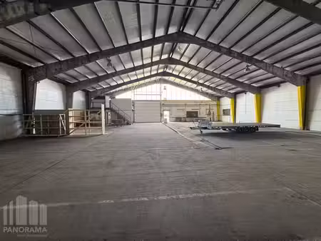 opslagruimte van 1.500 m² op ruim terrein van 6.500 m² te...