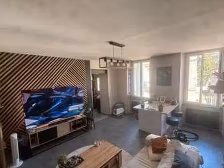 location appartement 2 pièces à créon (33670) : à louer 2 pièces / 60m² créon