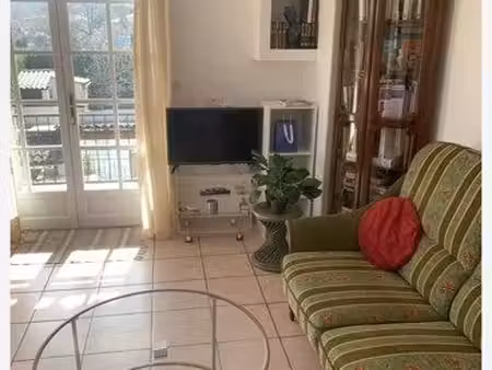 appartement t3 de 61 m2 à louer en bail meublé. à l entrée du centre-ville de villeneuve