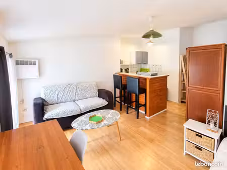 studio étudiant meublé et tout équipé (eau  électricité et internet en place)