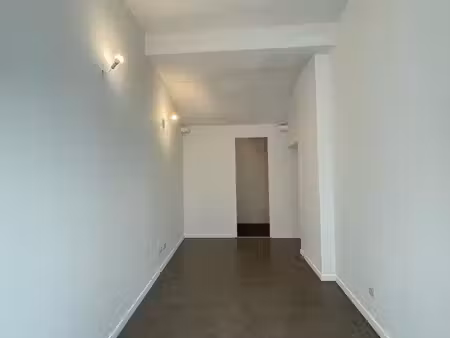 location local commercial 17 m² rénové – la ciotat port