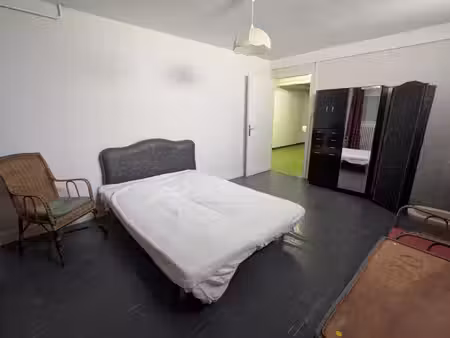 t2 avec jardin et terrasse privatifs à rénover