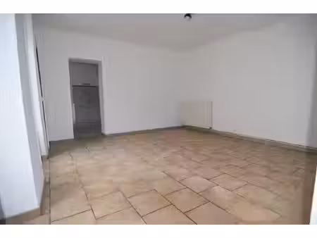 t2 en duplex avec parking et accès cave