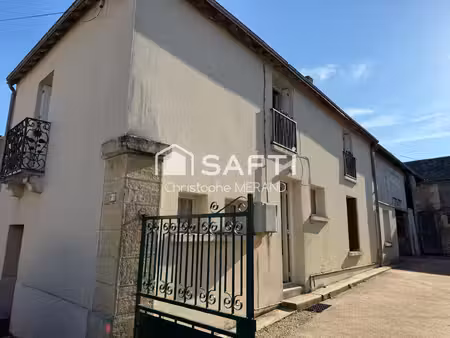 maison avec de nombreuses dépendances à buxeuil   à proximité immédiate de descartes