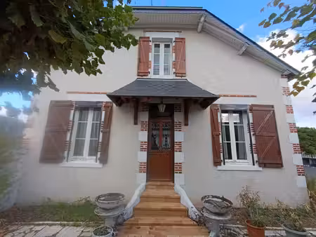 maison de ville des années 30  bon état général.