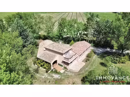 propriété familiale de plain-pied au coeur de la nature
