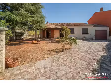 maison de plain-pied avec grand garage sur 456m² de terrain
