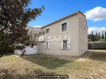 villa familiale climatisée semi mitoyenne par le garage.
