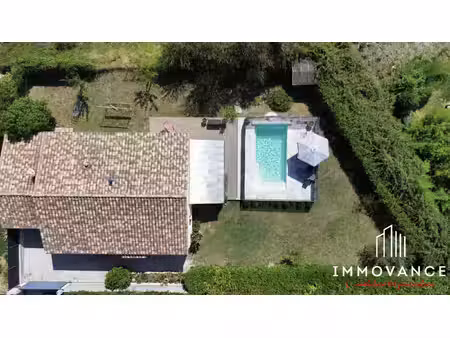 villa t4 récente avec piscine et vue dégagée