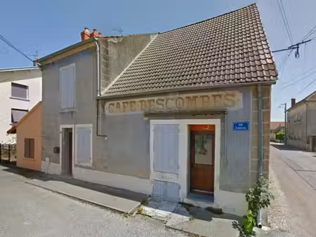 maison de village avec 3 chambres  terrasse  atelier et garage - proche de la saône