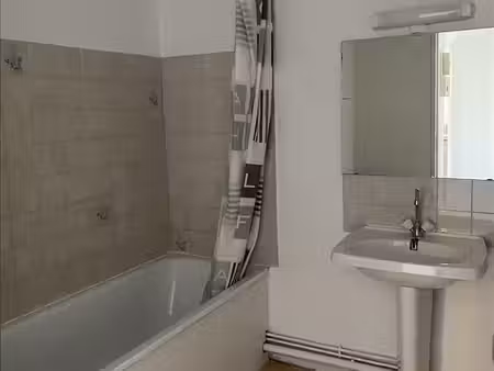 appartement - 3ème étage - 29 70 m² - 1 pièce - meublé