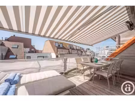 spacieux penthouse en duplex avec terrasse près de la mer