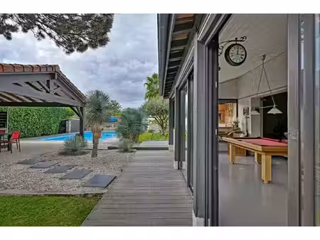 volumes et caractère - élégante villa avec jardin confidentiel et piscine