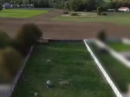 beau terrain à bâtir de 21 a 24 ca avec 27 78m de façade