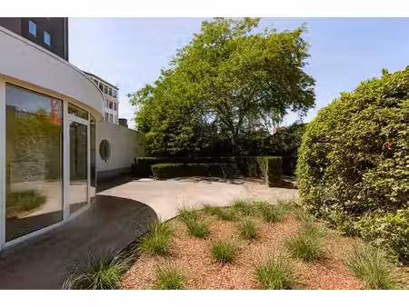 bureau de caractère avec un immense jardin à dok-noord  gand