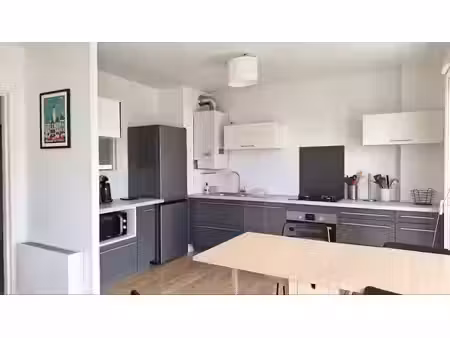 location meublée appartement 3 pièces 76 m² à reze (44400)  900 €