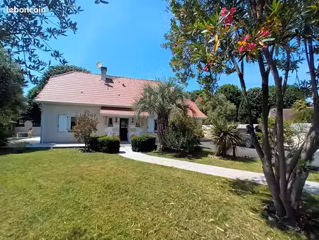 maison familiale avec jardin et garage