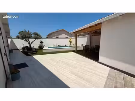 maison meublée 3 chambres avec piscine disponible jusqu'a fin avril