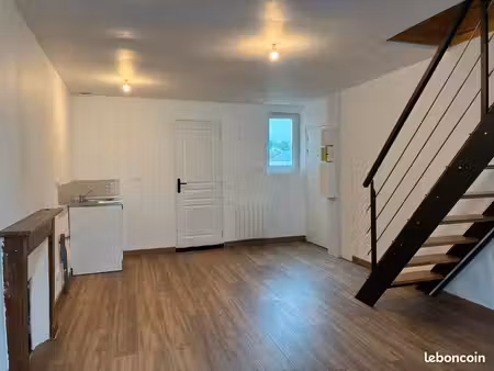 appartement t2 duplex rénové 43 5 m² – centre coutances – sans frais d’agence
