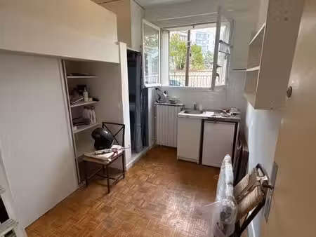 studette meublée de 9 m² avec douche et kitchenette – neuilly-sur-seine
