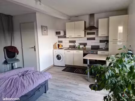 location studio meublé