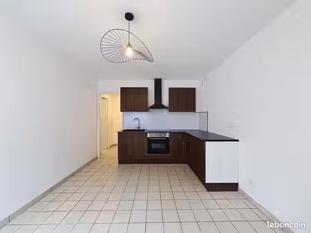 maison rénovée 84 m²  3 chambres  garage  centre de périers