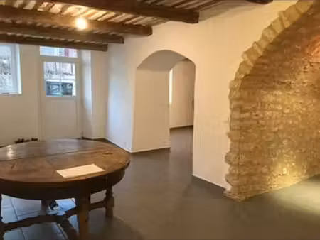 location maison de village