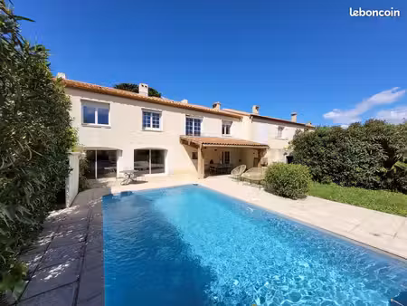 grande maison avec piscine
