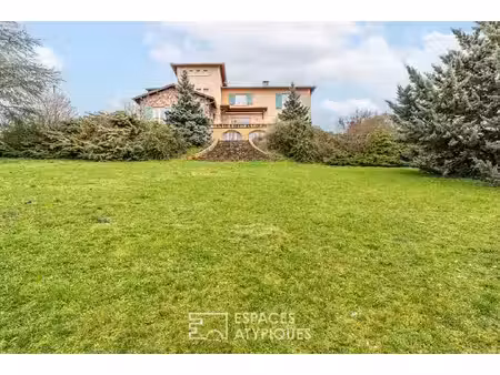 villa avec gite à la vue exceptionnelle sur les monts du beaujolais