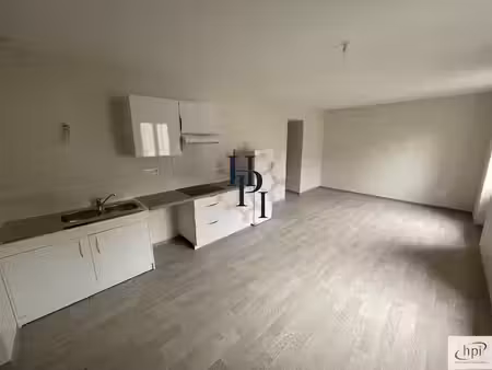 location appartement 3 pièces 58 m² à saint-affrique (12400)  523 €