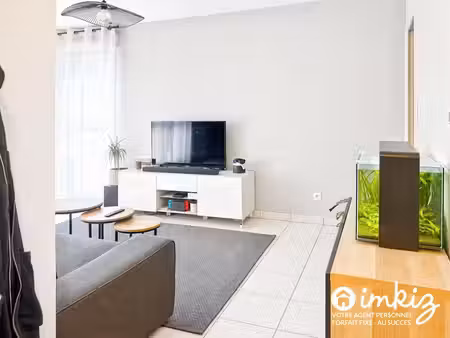 t2 lumineux avec balcon et garage