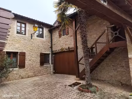 à vendre – t3 de caractère au cœur de davayé