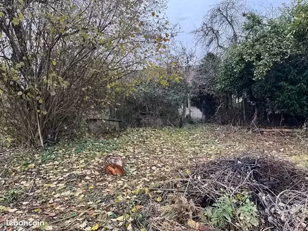 terrain constructible de 1 360 m² à préval