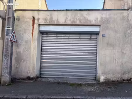 parking/box 240 m² mamers