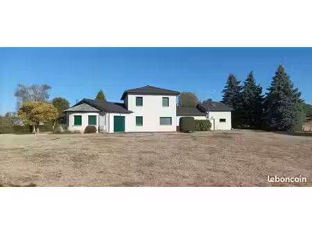 maison de 150 m2 au calme sur 6340 m2