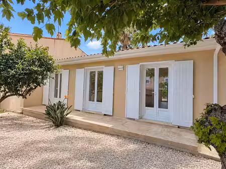 villa 3 faces plain pied avec piscine