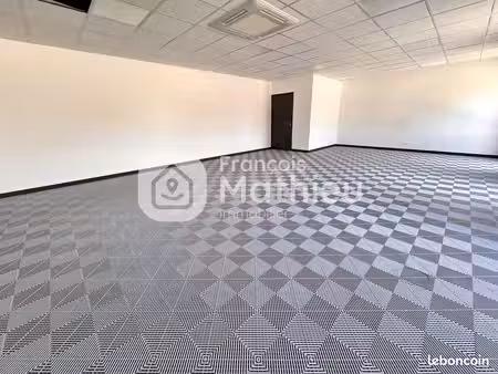 local commercial 55 m² salornay-sur-guye