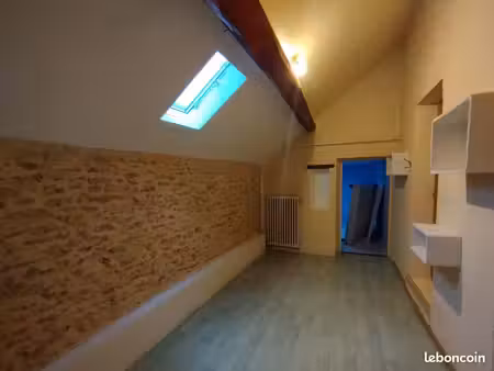 appartement à gressey  à 5 km de houdan -30 m²