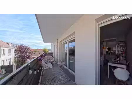 appartement 3 pièces balcon & double parking