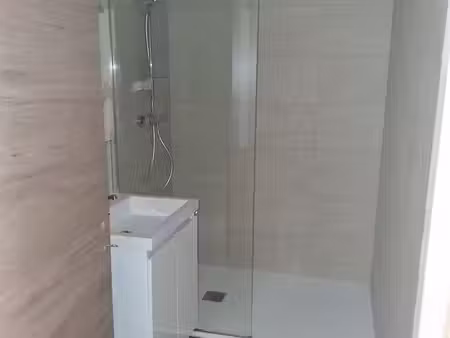 appartement t3 loué meublé à l'année de 50 m2 avec balcon