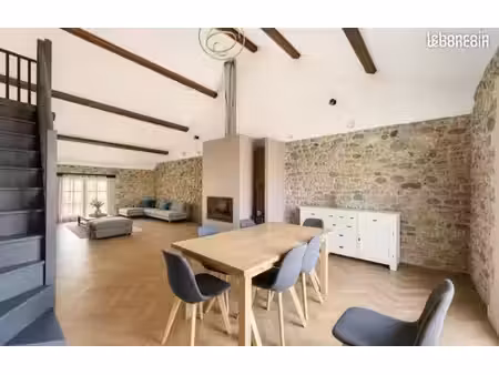 maison 8 pièces 205 m²