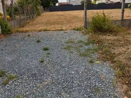 terrain plat constructible 680 m² – centre-bourg saint-amand-sur-sèvre