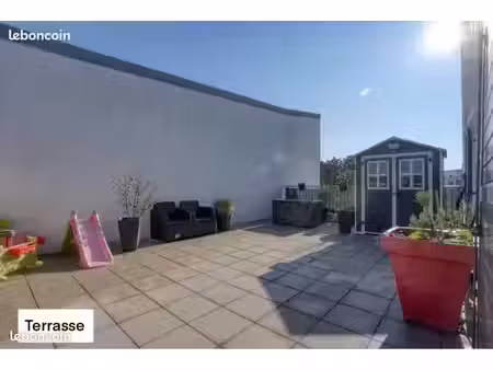 appartement quatre pièces 78 m²- 3 chambres-terrasse  sans vis-à-vis 2 parkings