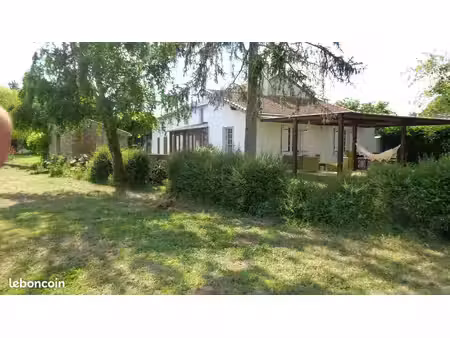 maison 5 pieces 140m2 + annexe sur terrain clos 3000m2