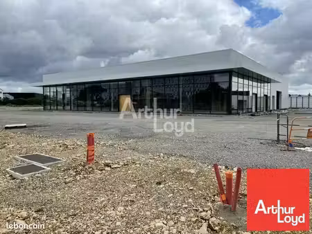 local commercial 1000 m² niort