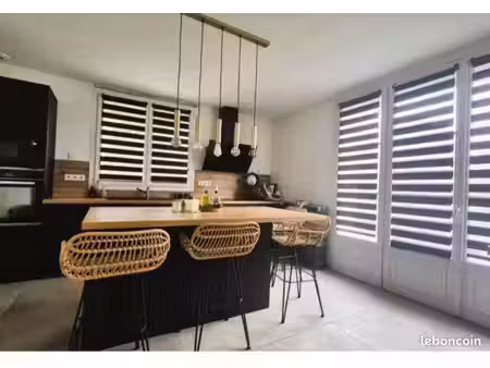maison avec rdc 3 bureaux tous équipés de salle d’eau et cuisine