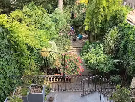 belle maison de ville avec jardin de charme