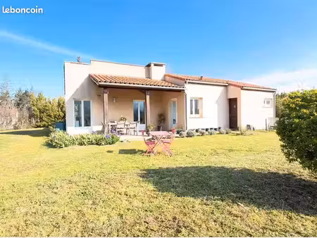 maison individuelle de plain-pied avec jardin