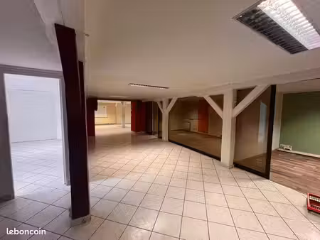 a louer local commercial ou bureau de 250m2