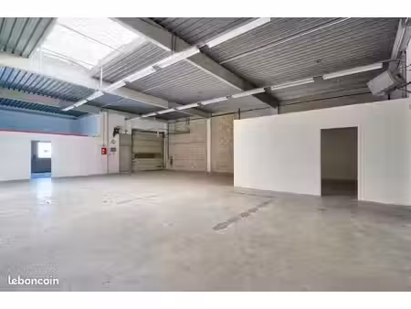 local d'activite 640 m² lognes